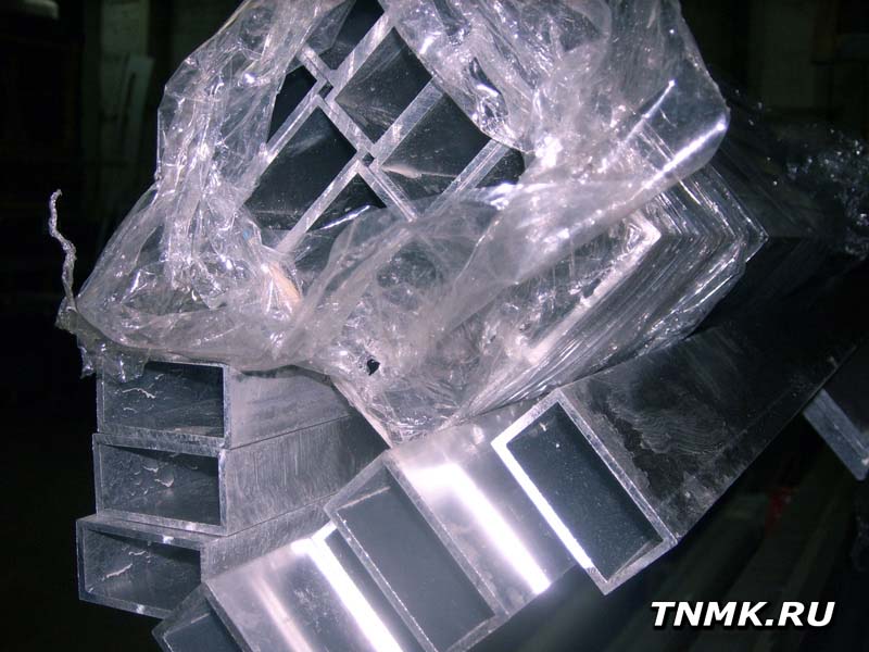 Труба алюминиевая профильная 100х60х2,5 АД31Т1